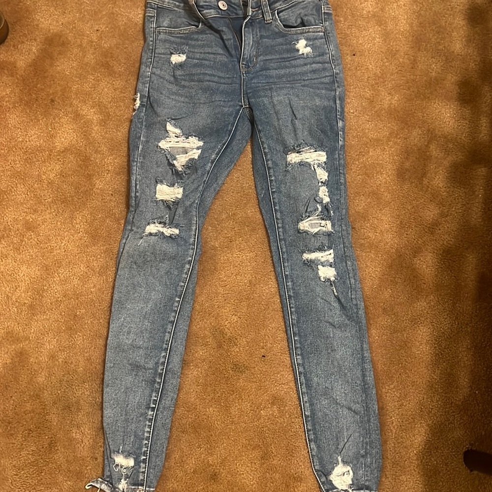 American eagle distressed skinny jeans super stretchy and worn once!